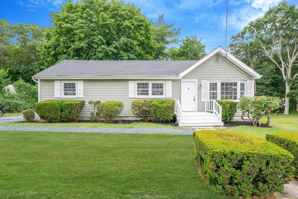 34 Woodville Road, Middle Island, NY 11953