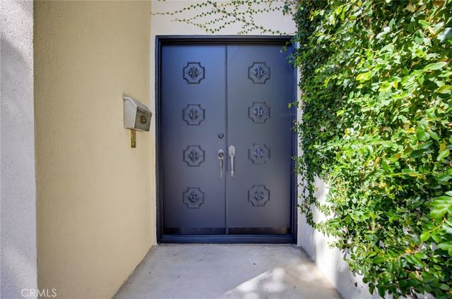 6627 Columbus Avenue, Van Nuys, CA 91405