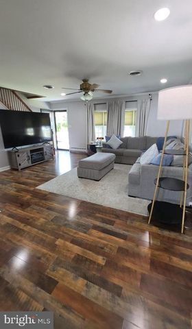 60 INDIGO RD, Levittown, PA 19057