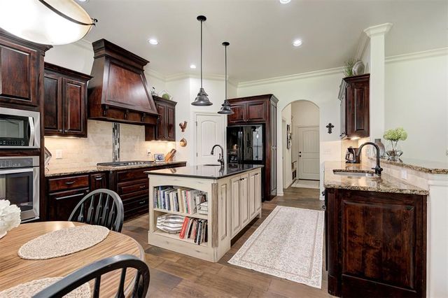 1216 Brayhill Road, Edmond, OK 73003