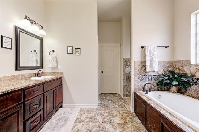 1216 Brayhill Road, Edmond, OK 73003