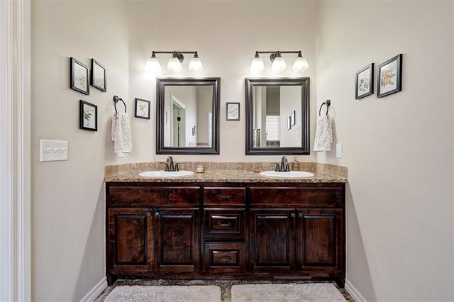 1216 Brayhill Road, Edmond, OK 73003