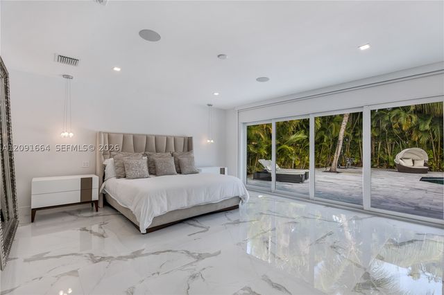 20501 NE 22nd Pl, Miami, FL 33180