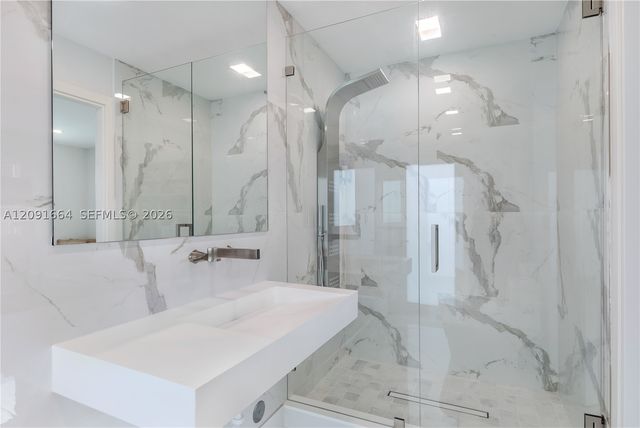 20501 NE 22nd Pl, Miami, FL 33180