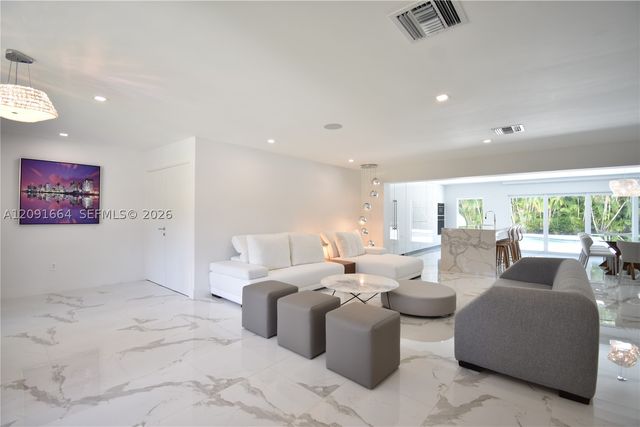 20501 NE 22nd Pl, Miami, FL 33180