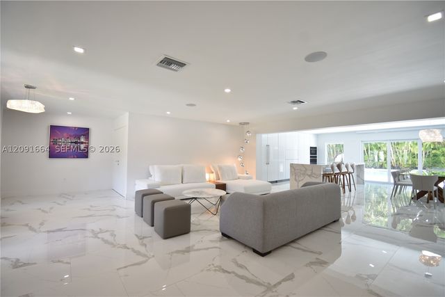 20501 NE 22nd Pl, Miami, FL 33180