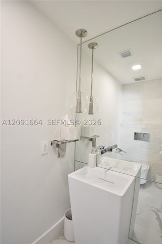 20501 NE 22nd Pl, Miami, FL 33180