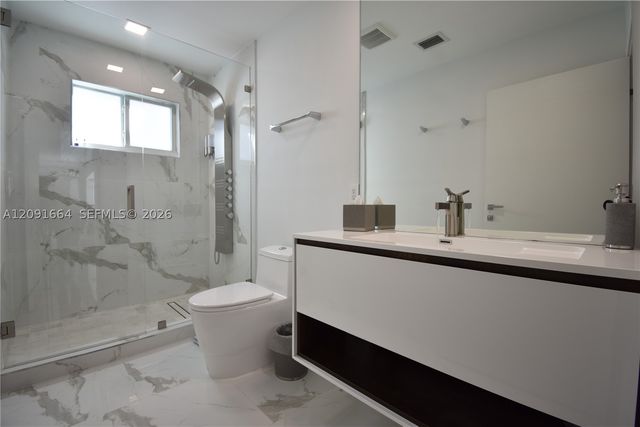 20501 NE 22nd Pl, Miami, FL 33180