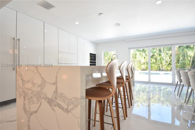20501 NE 22nd Pl, Miami, FL 33180