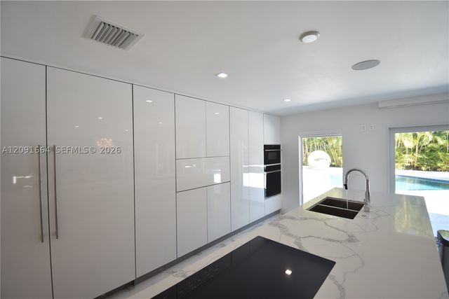 20501 NE 22nd Pl, Miami, FL 33180