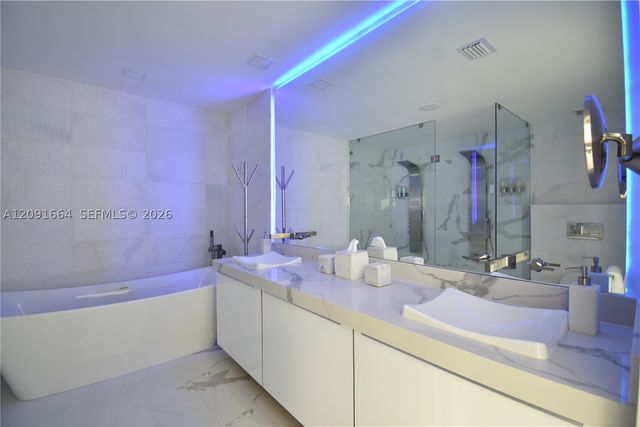 20501 NE 22nd Pl, Miami, FL 33180