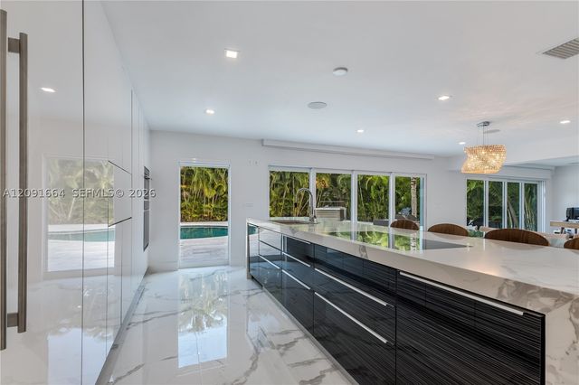 20501 NE 22nd Pl, Miami, FL 33180