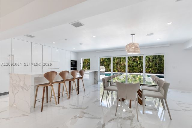 20501 NE 22nd Pl, Miami, FL 33180