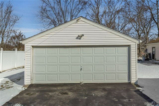 40 Norwood Drive, West Seneca, NY 14224