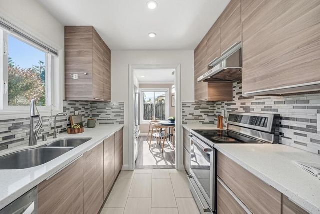 950 Boranda Avenue 12, Mountain View, CA 94040