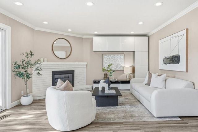 950 Boranda Avenue 12, Mountain View, CA 94040