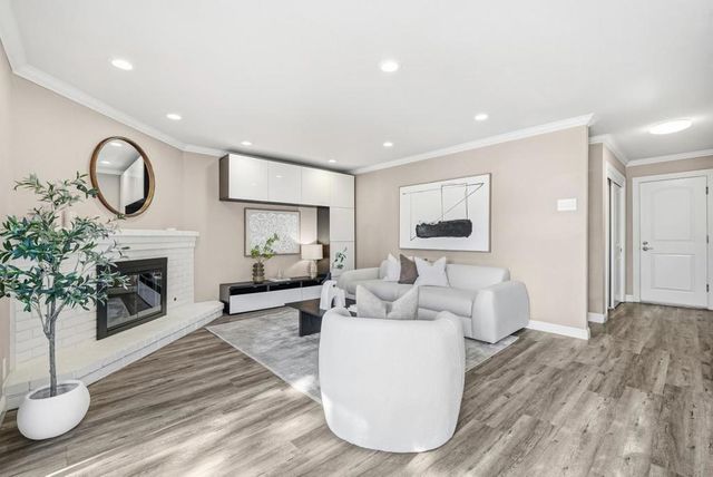 950 Boranda Avenue 12, Mountain View, CA 94040