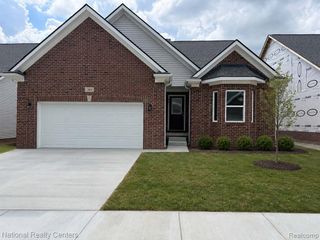 374 Devonshire Drive 30, Lapeer, MI 48446