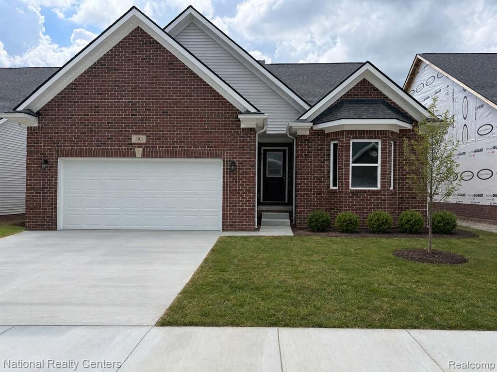 374 Devonshire Drive 30, Lapeer, MI 48446
