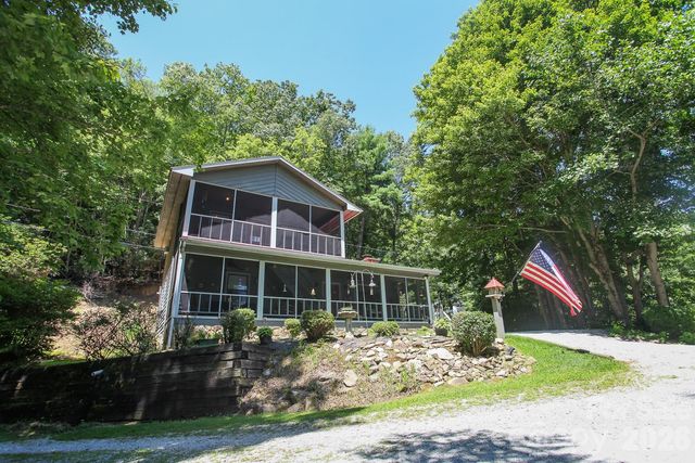 146 W Stecoah Heights, Robbinsville, NC 28771