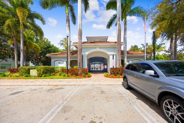 3069 Laurel Ridge Circle, Riviera Beach, FL 33404