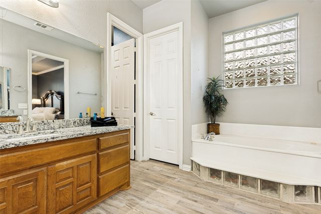 930 Lakeridge Drive, Lavon, TX 75166