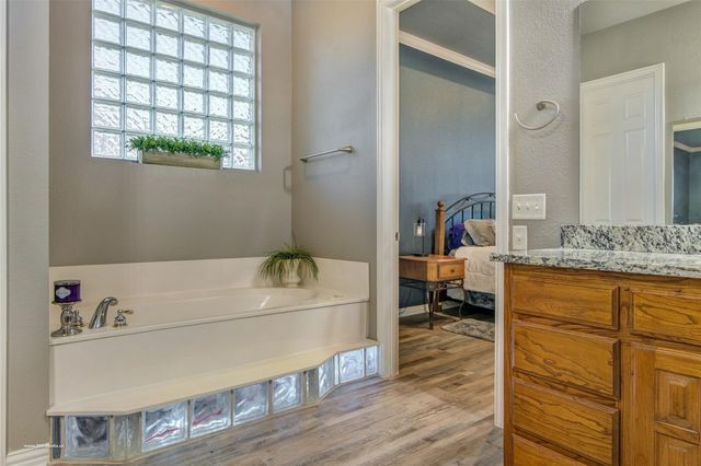 930 Lakeridge Drive, Lavon, TX 75166