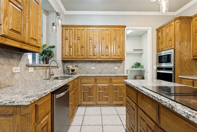 930 Lakeridge Drive, Lavon, TX 75166