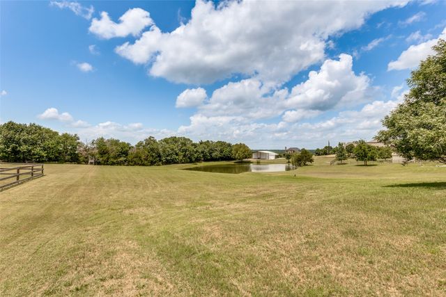 930 Lakeridge Drive, Lavon, TX 75166