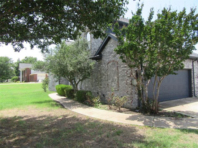 930 Lakeridge Drive, Lavon, TX 75166