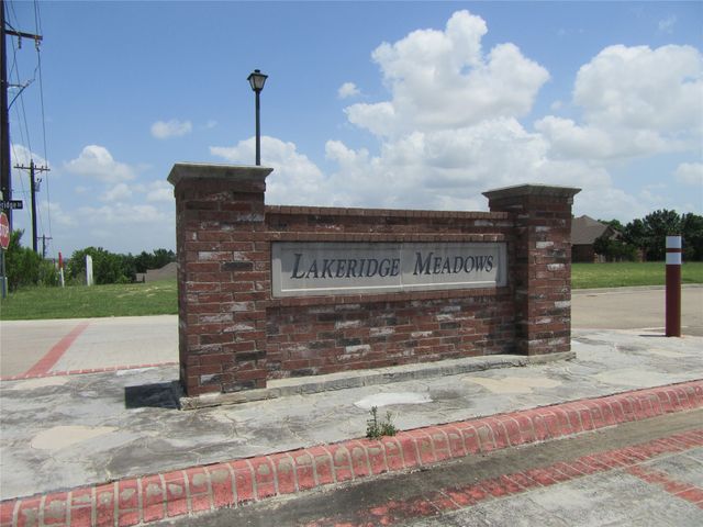 930 Lakeridge Drive, Lavon, TX 75166
