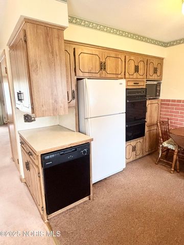 465 S Stephen Street, Oregon, OH 43616