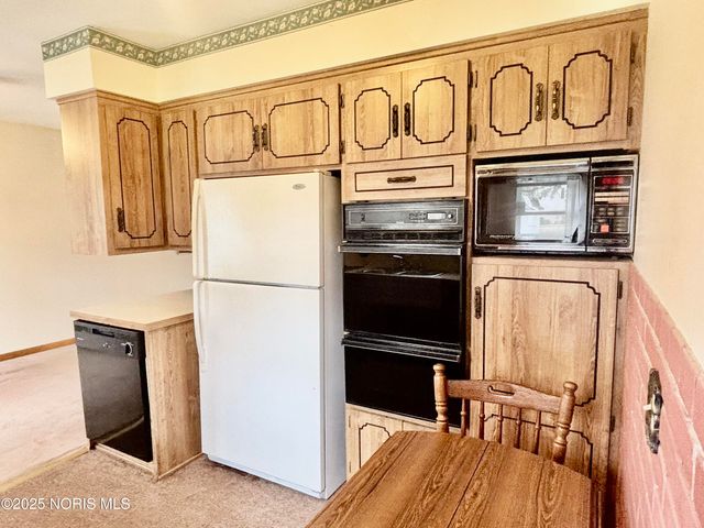 465 S Stephen Street, Oregon, OH 43616