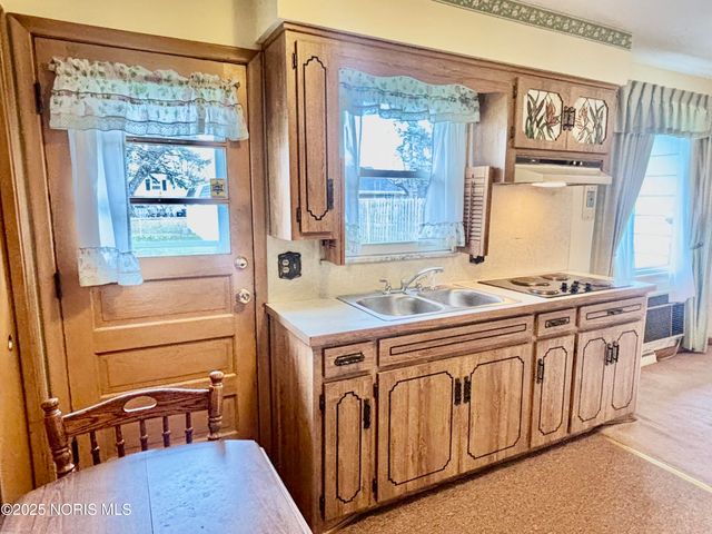 465 S Stephen Street, Oregon, OH 43616