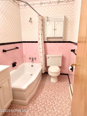 465 S Stephen Street, Oregon, OH 43616