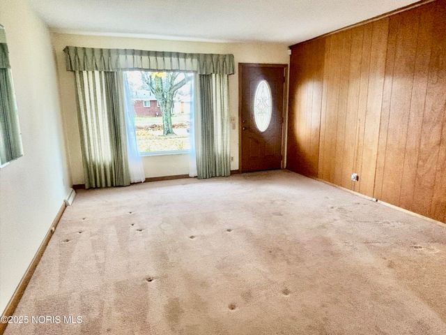 465 S Stephen Street, Oregon, OH 43616