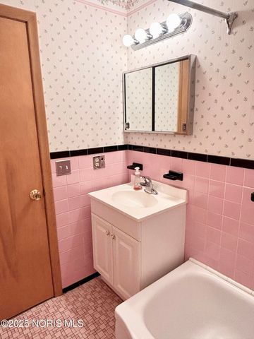 465 S Stephen Street, Oregon, OH 43616