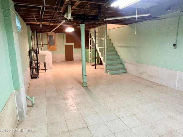 465 S Stephen Street, Oregon, OH 43616