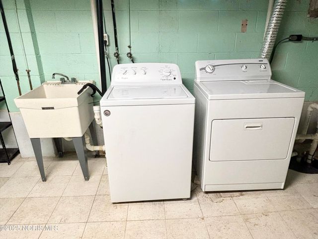 465 S Stephen Street, Oregon, OH 43616