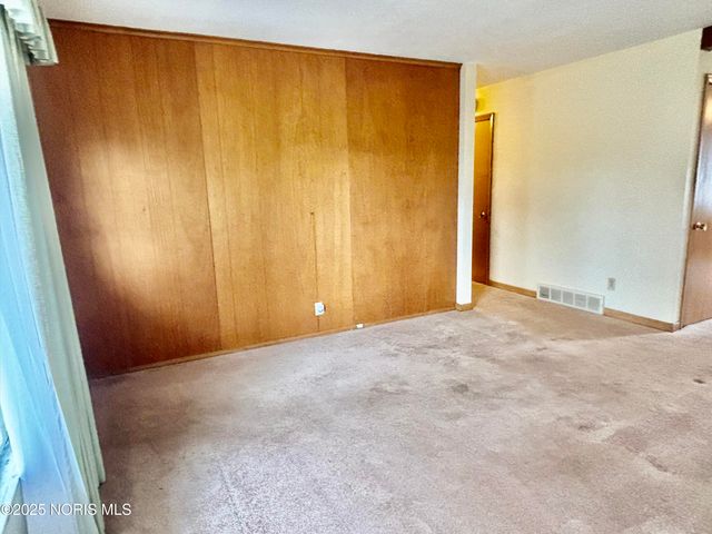 465 S Stephen Street, Oregon, OH 43616