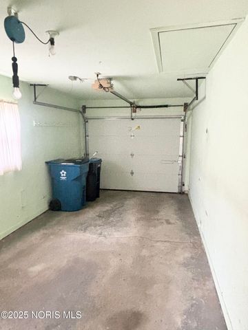 465 S Stephen Street, Oregon, OH 43616