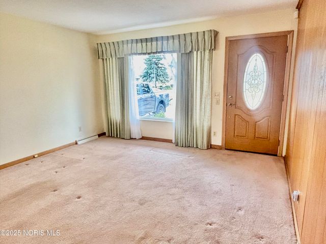 465 S Stephen Street, Oregon, OH 43616