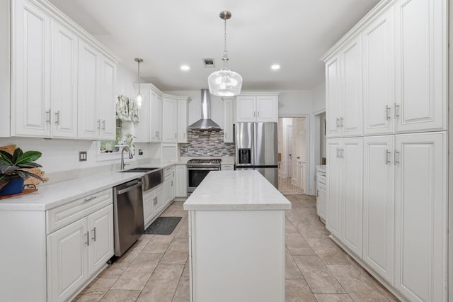 128 East 43rd Place, Cut Off, LA 70345