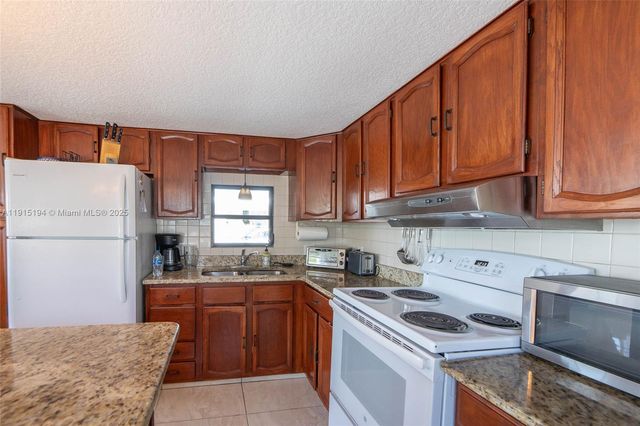 112 Lake Shore Dr, Pembroke Park, FL 33009