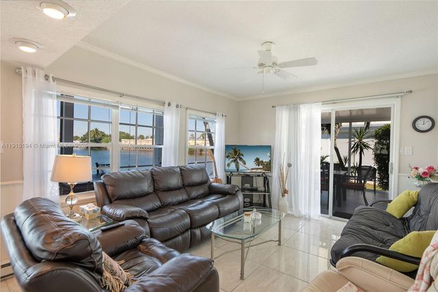 112 Lake Shore Dr, Pembroke Park, FL 33009