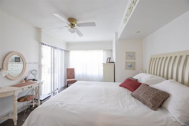 112 Lake Shore Dr, Pembroke Park, FL 33009