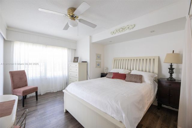 112 Lake Shore Dr, Pembroke Park, FL 33009