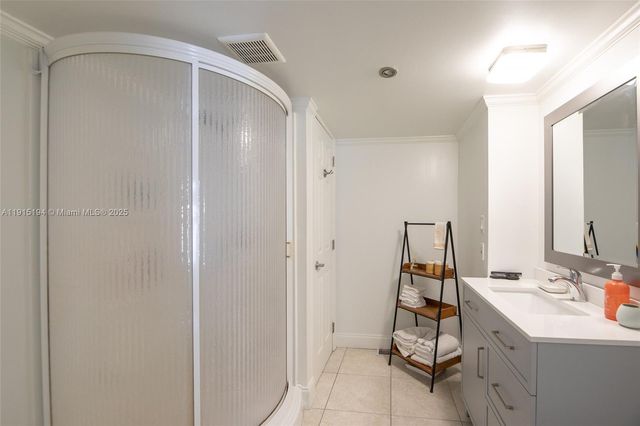 112 Lake Shore Dr, Pembroke Park, FL 33009