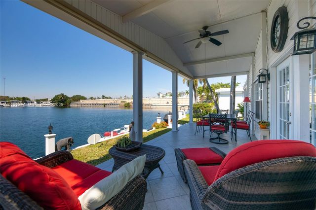 112 Lake Shore Dr, Pembroke Park, FL 33009