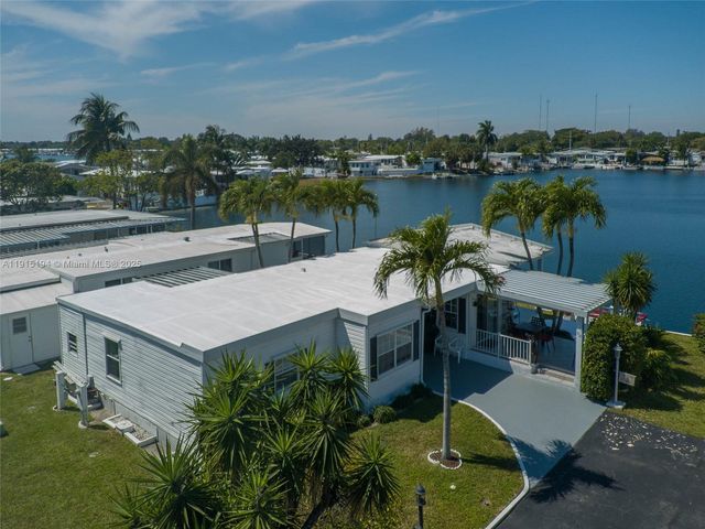 112 Lake Shore Dr, Pembroke Park, FL 33009